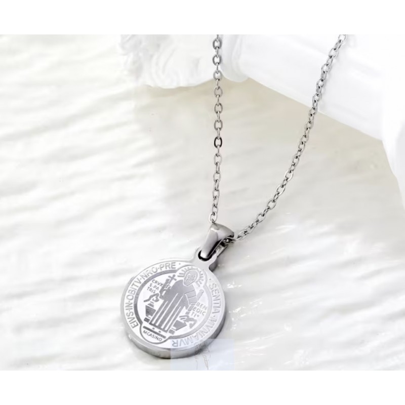 Colar medalha de  S. Bento...